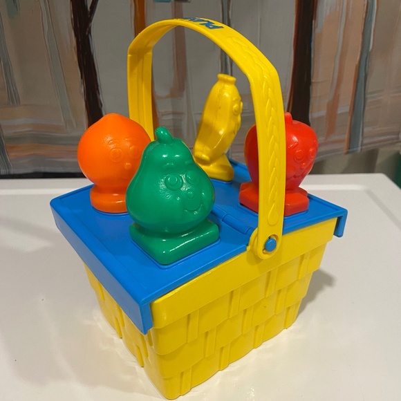 Playskool Vintage 1985-87 Basket of Fruit Shape Play set - Picture 2 of 3